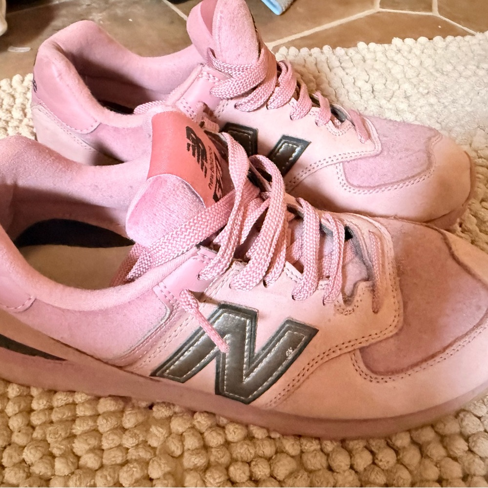 New Balance Pink/mauve Suede Sneakers with Silver Logo